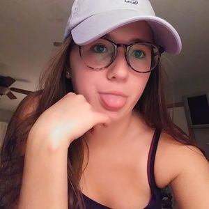 Meet your Posher, Chloe